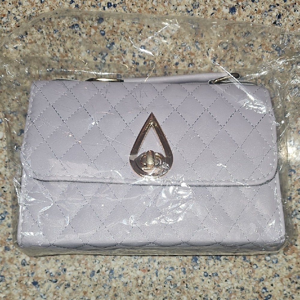 Women's NWT Elegant Quilted Gray Handbag/Crossbody